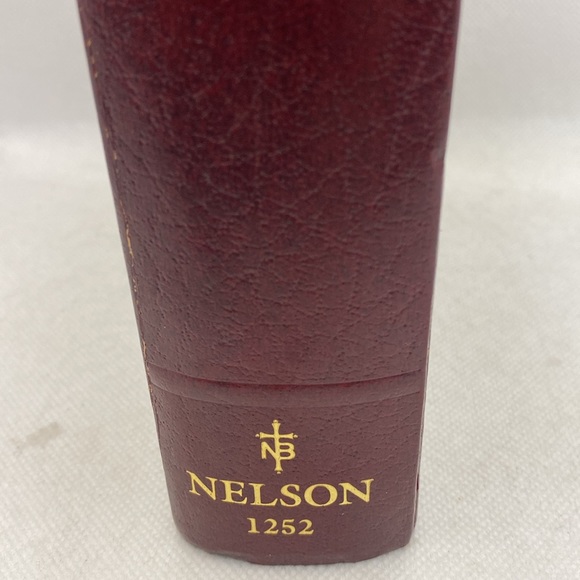 Spirit Filled Life Bible- New King James Version Nelson 1252 Burgundy - Picture 4 of 16